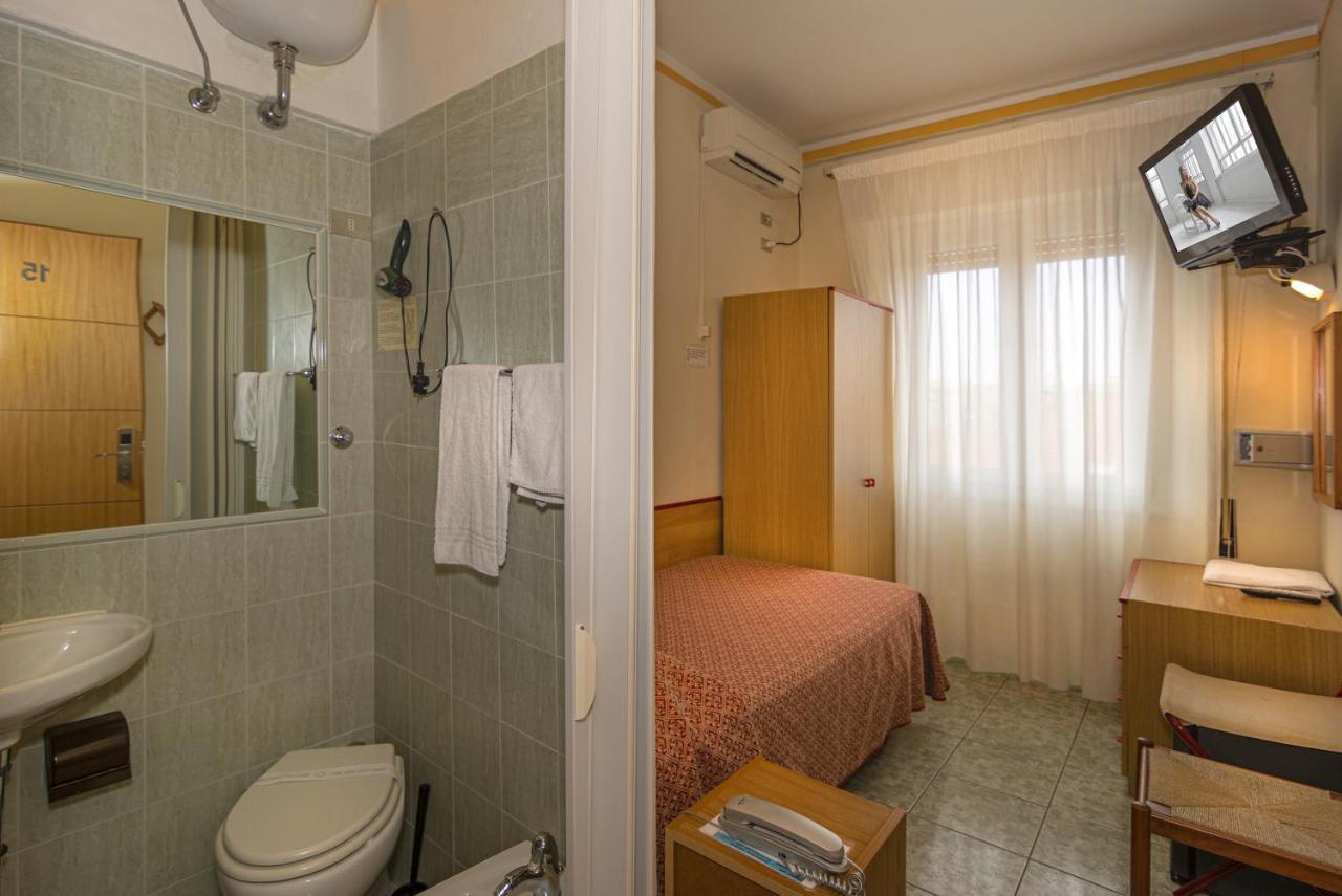 Hotel Dolly Viareggio Eksteriør billede