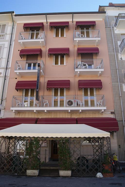 Hotel Dolly Viareggio Eksteriør billede