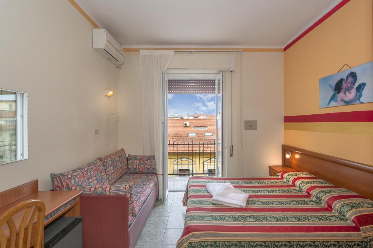 Hotel Dolly Viareggio Eksteriør billede